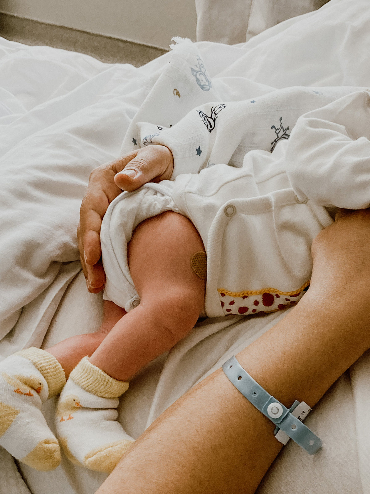 hospital bag checklist, what to pack in your hospital bag, labour bag