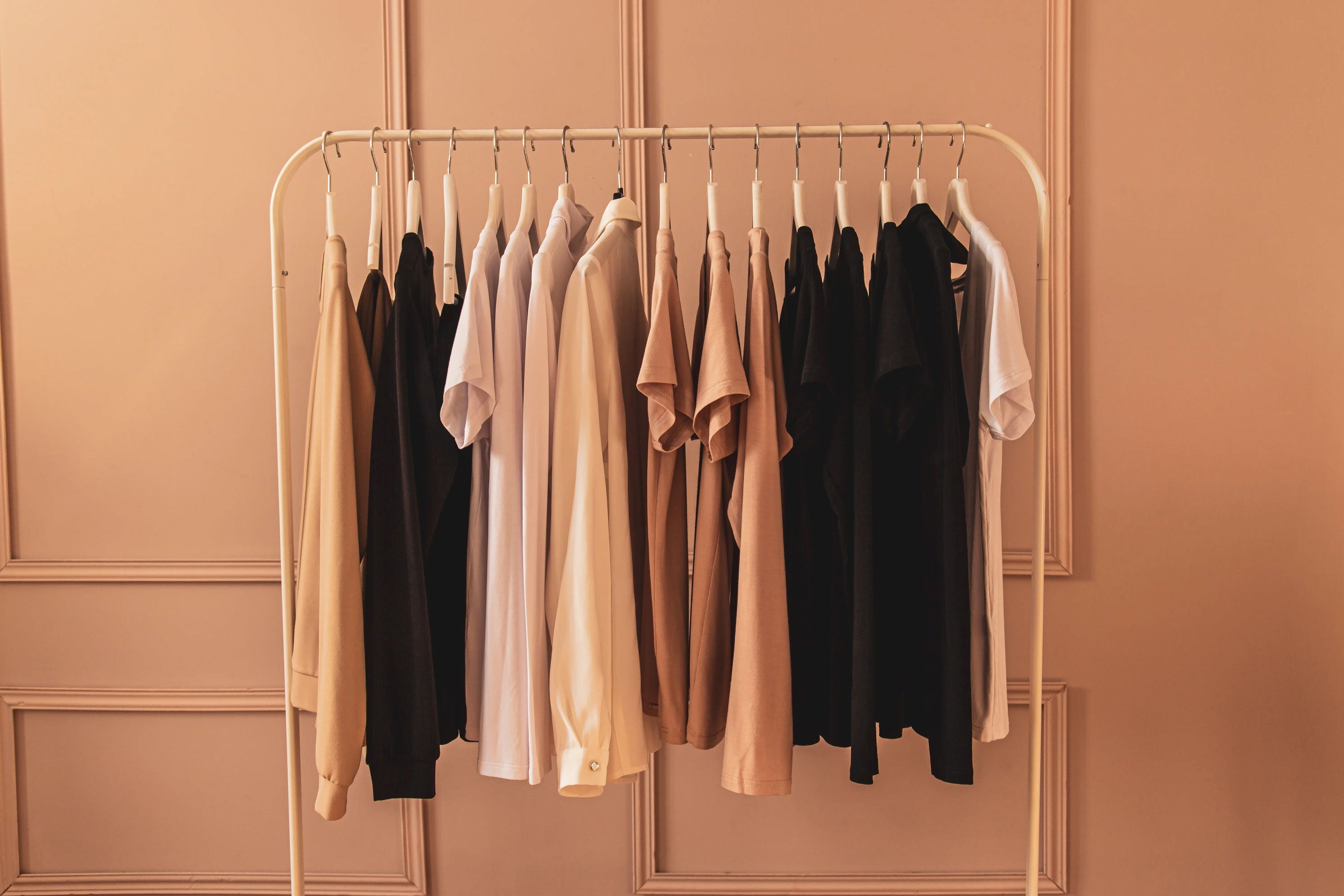 How to do a postpartum wardrobe cleanse