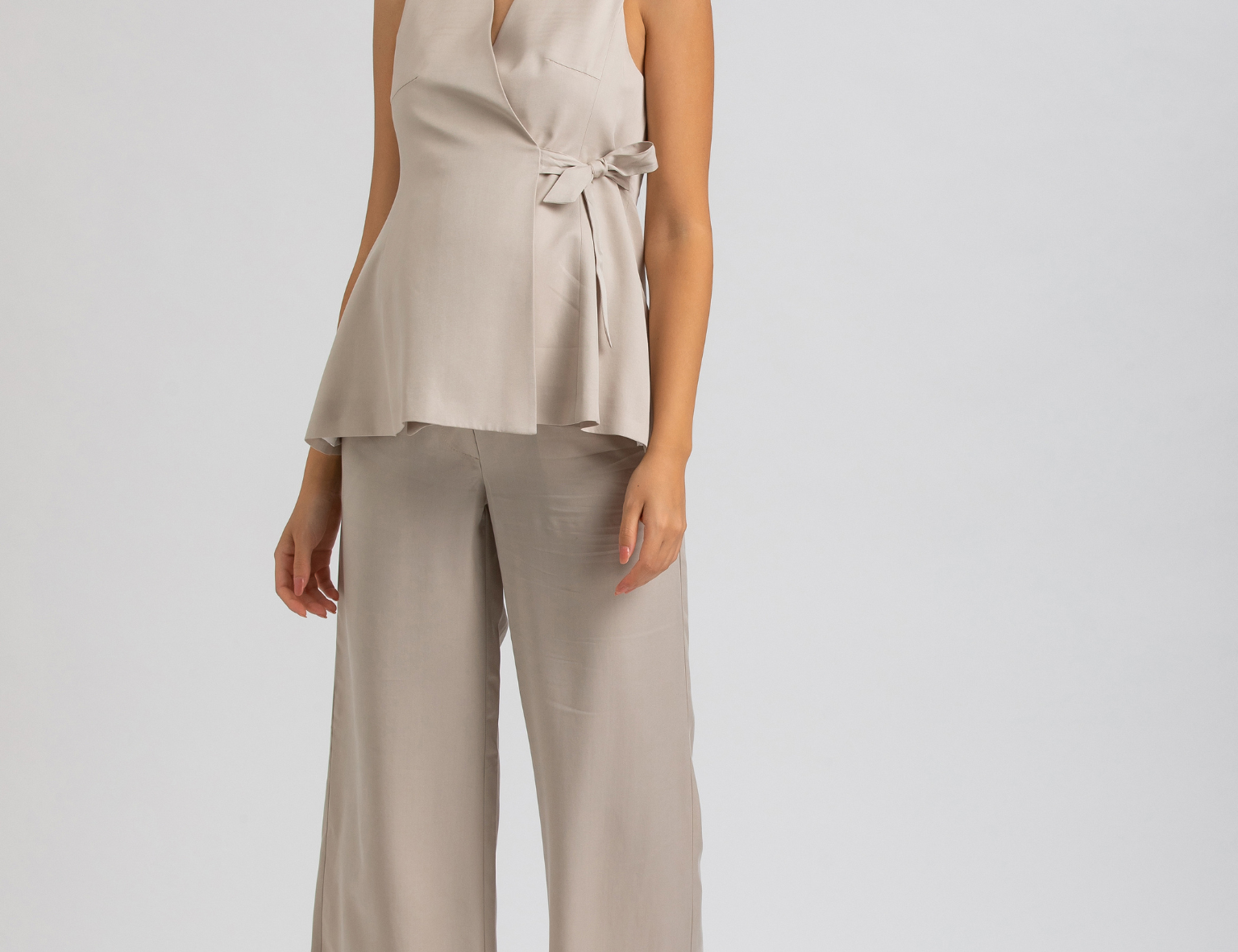 Pietro Brunelli Darcy Waistcoat in Beige