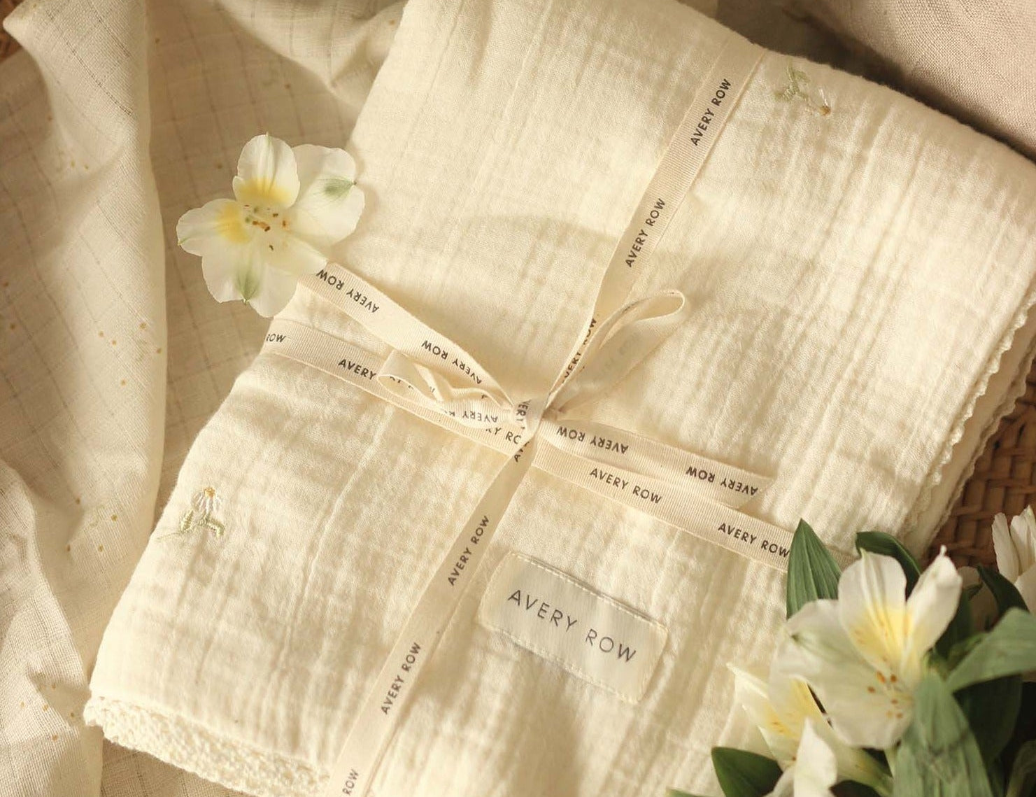 Avery Row Embroidered Muslin Blanket - Wild Chamomile 1