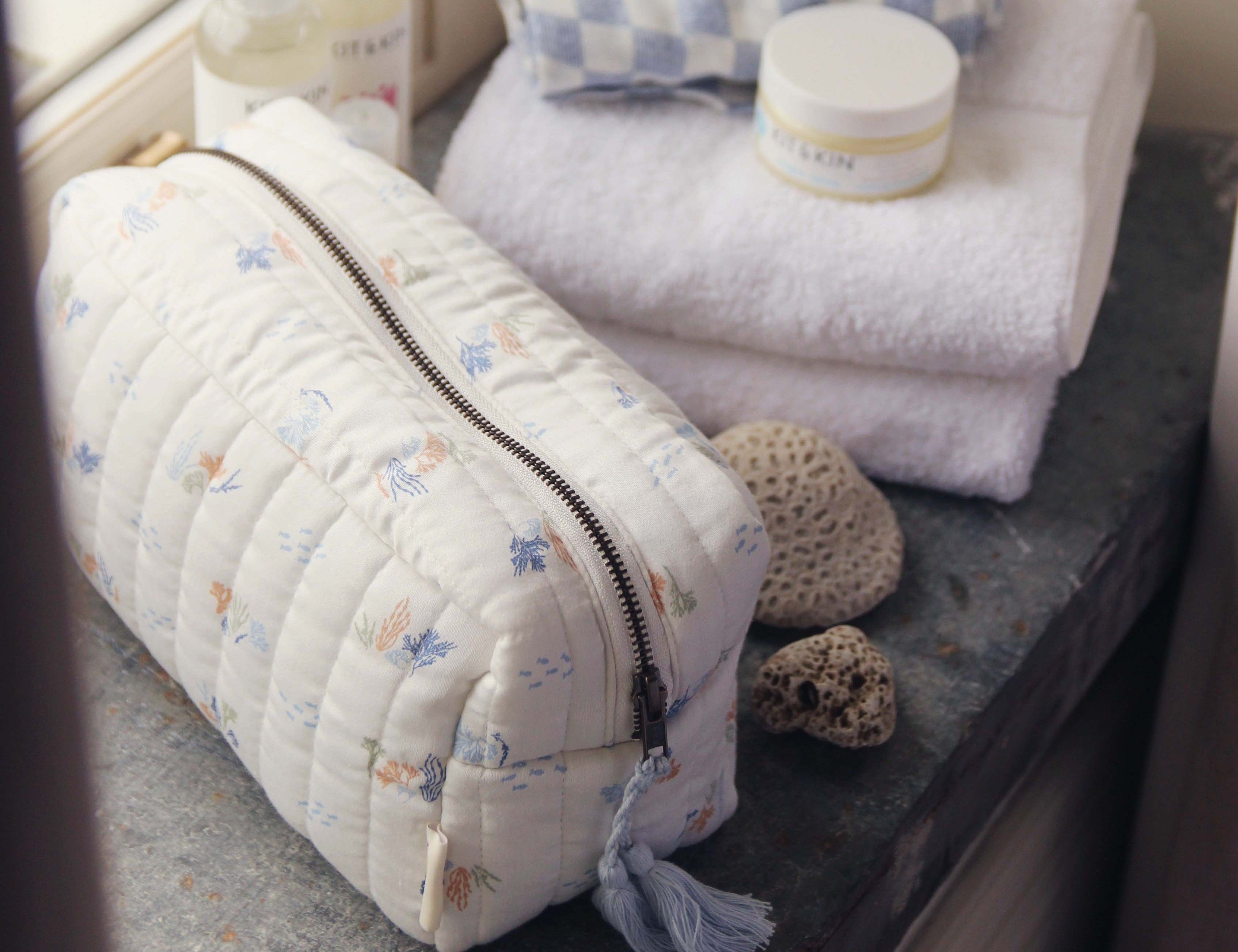 Avery Row Wash Bag - Coastline 1