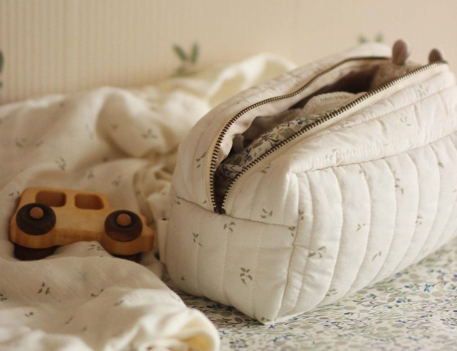 Avery Row Wash Bag - Nettle Scatter 1