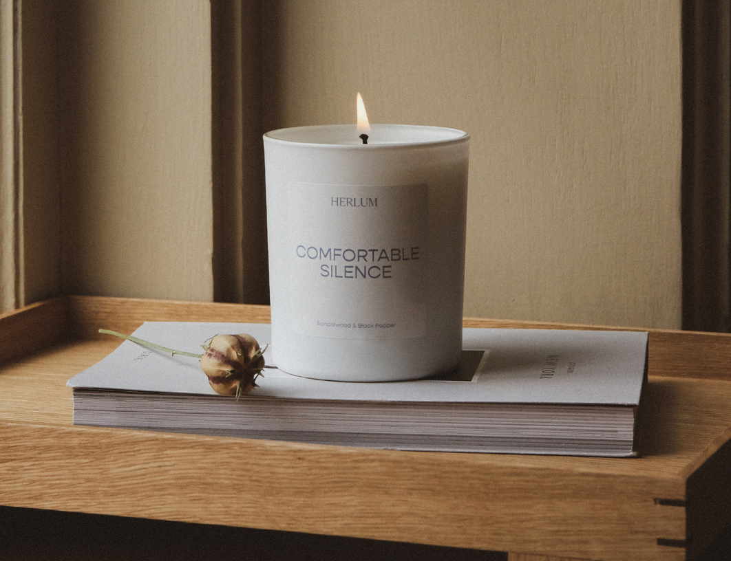 Herlum Candle Comfortable Silence | 220g 1