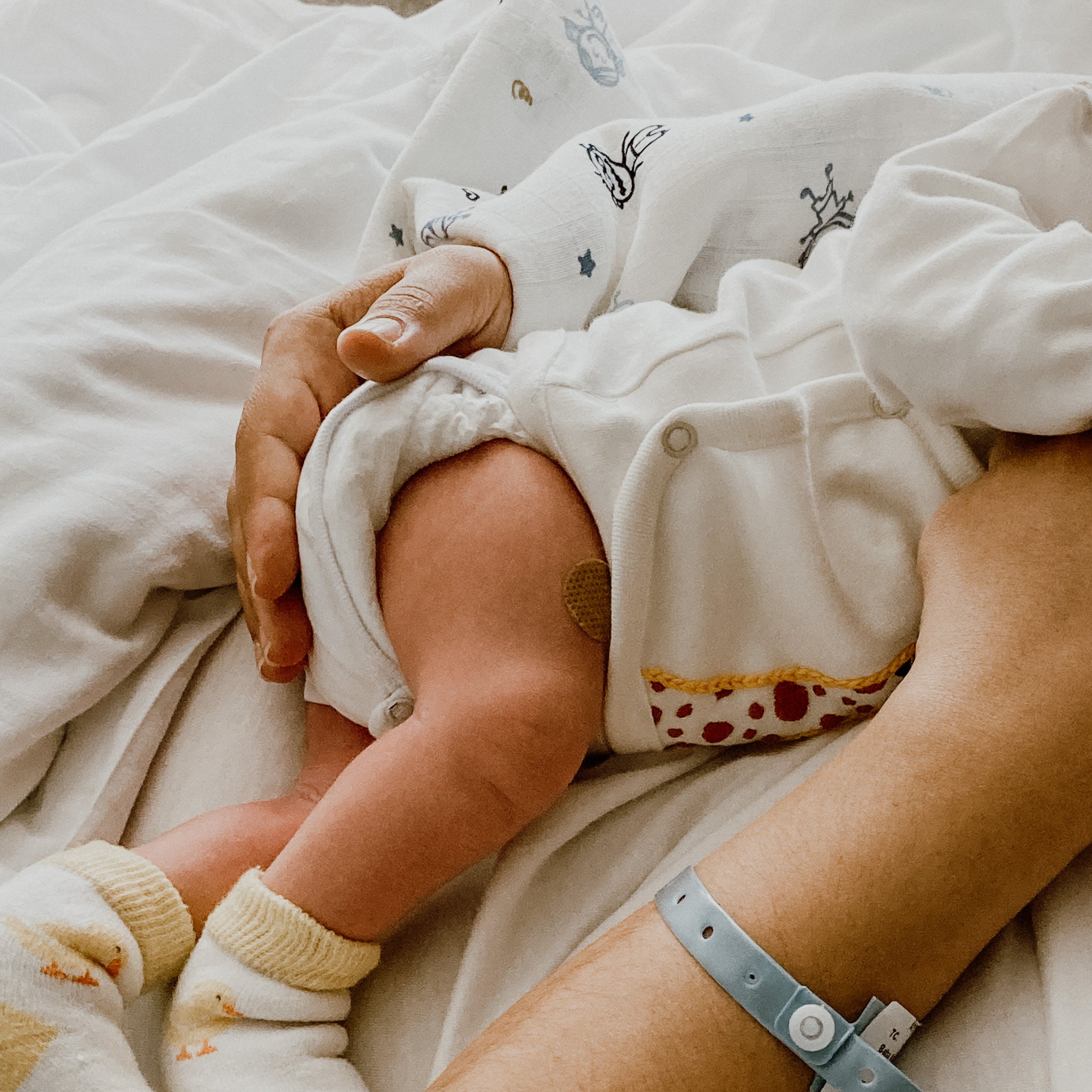 hospital bag checklist, what to pack in your hospital bag, labour bag