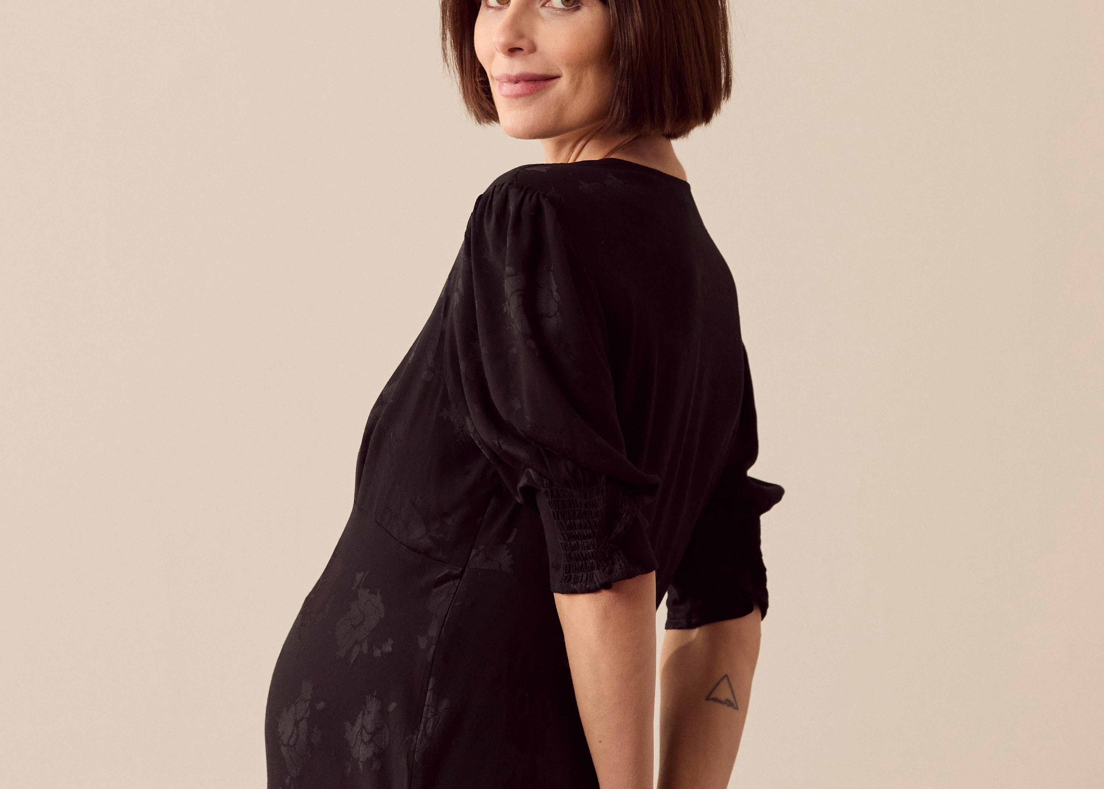 maternity wedding guest dresses, pregnancy outfits for weddings, 