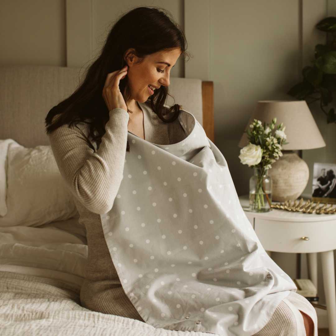 BellaMoon Feeding Pumping Privacy Cover Dotted 3