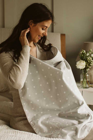 BellaMoon Feeding Pumping Privacy Cover Dotted 3