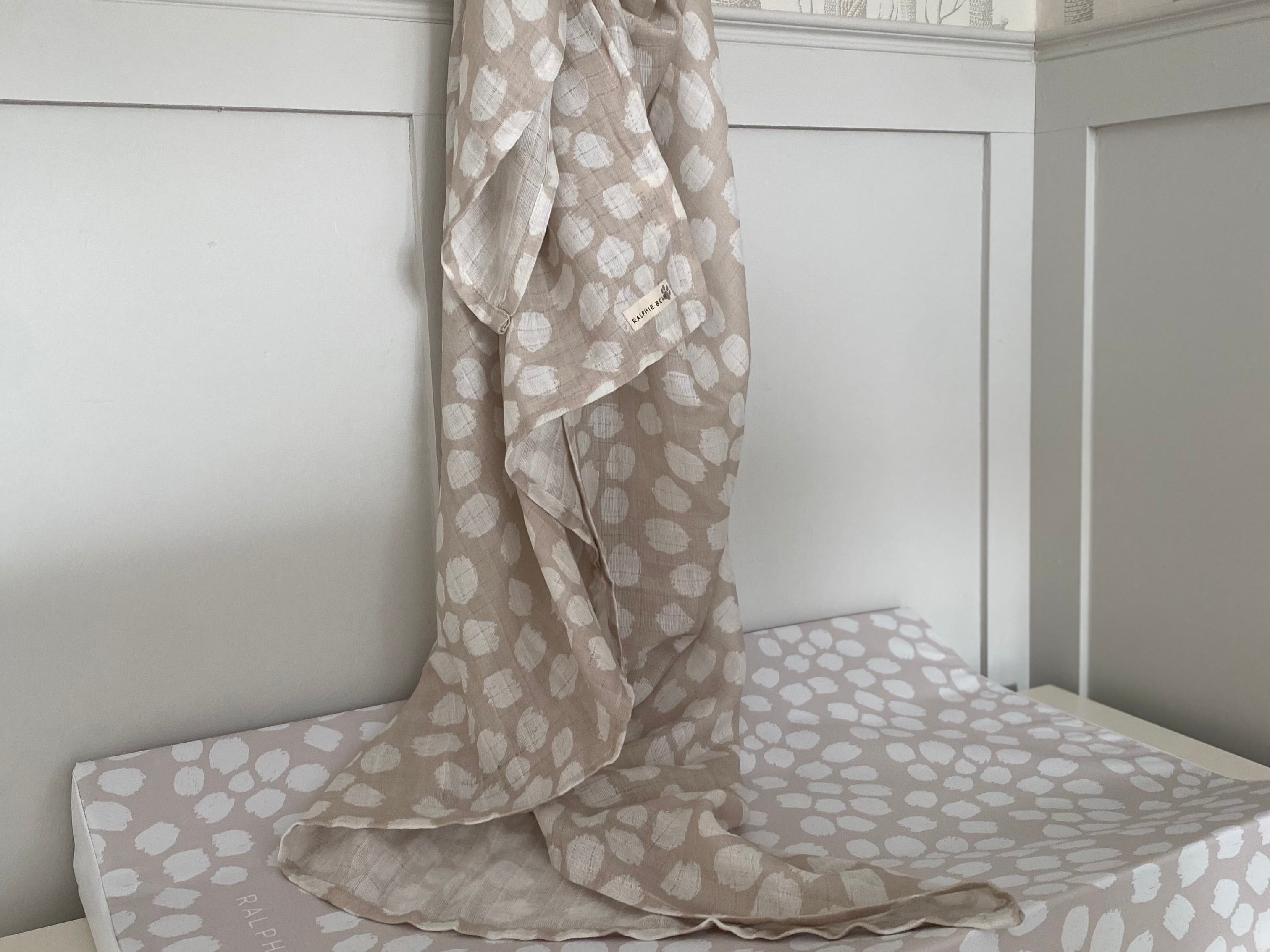 Ralphie Bear Scallop Large Swaddle Muslin 14