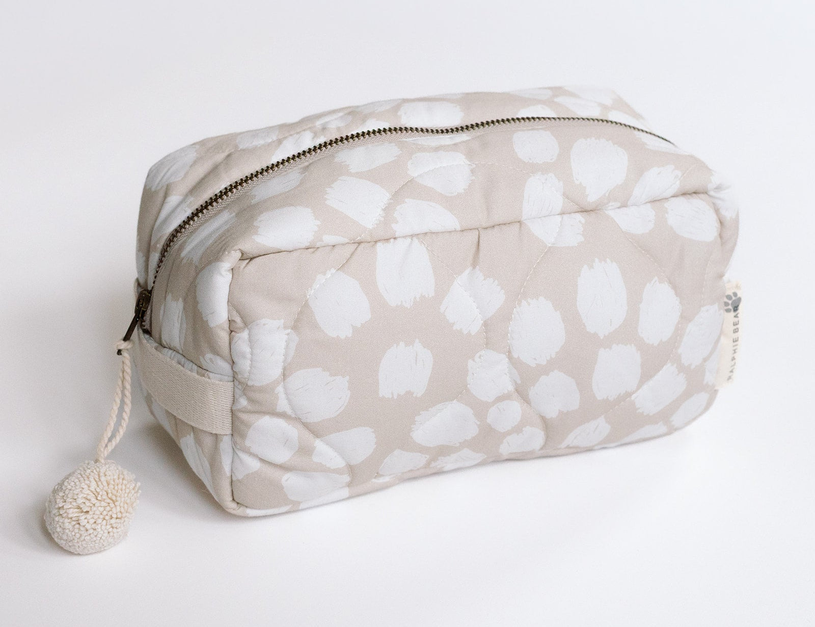 Ralphie Bear Quilted Washbag Scallop 1