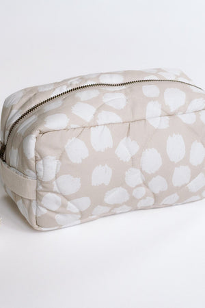 Ralphie Bear Quilted Washbag Scallop 1