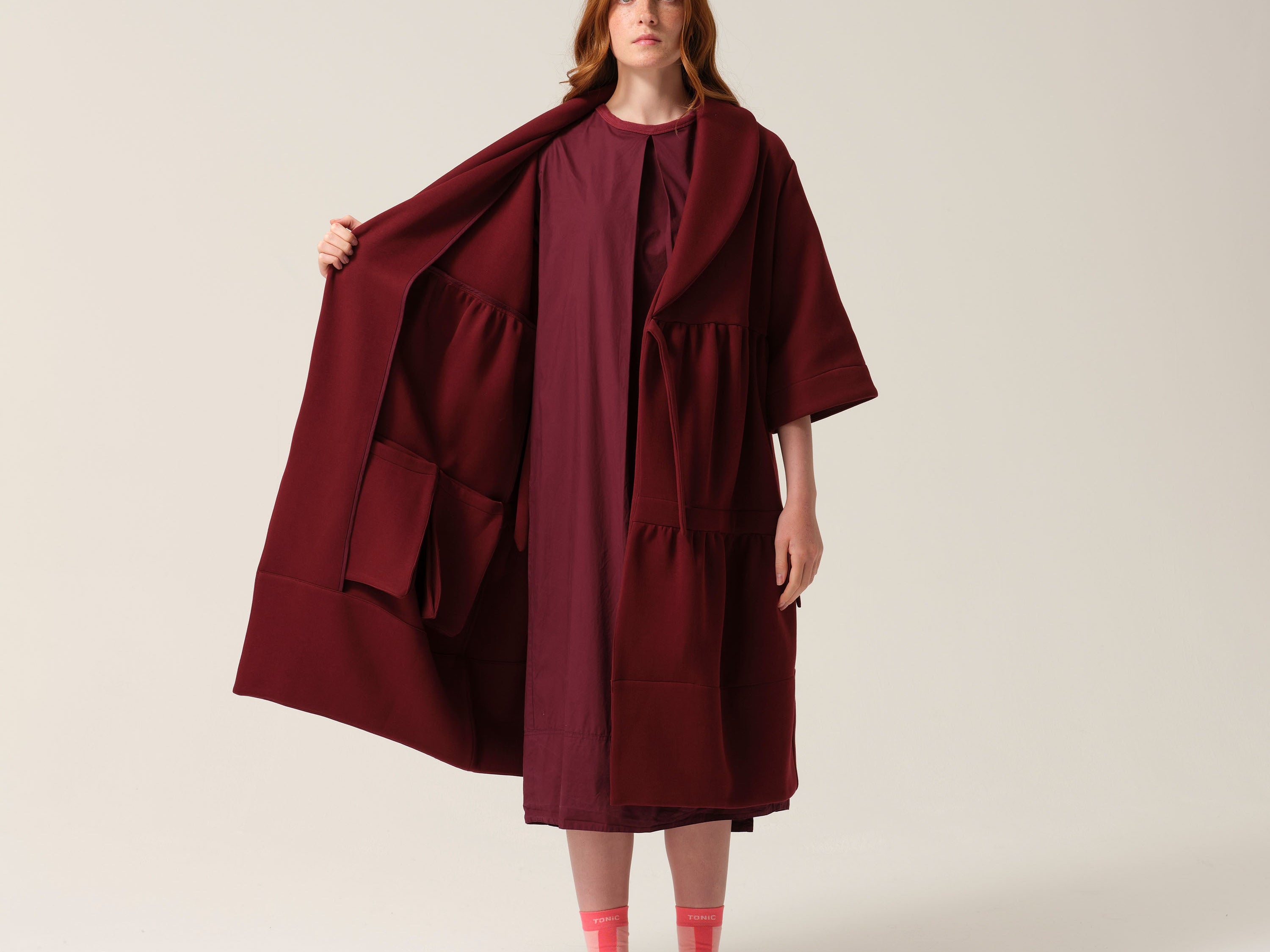 Tonic London Womens Magic Pocket Drain Robe Burgundy 1