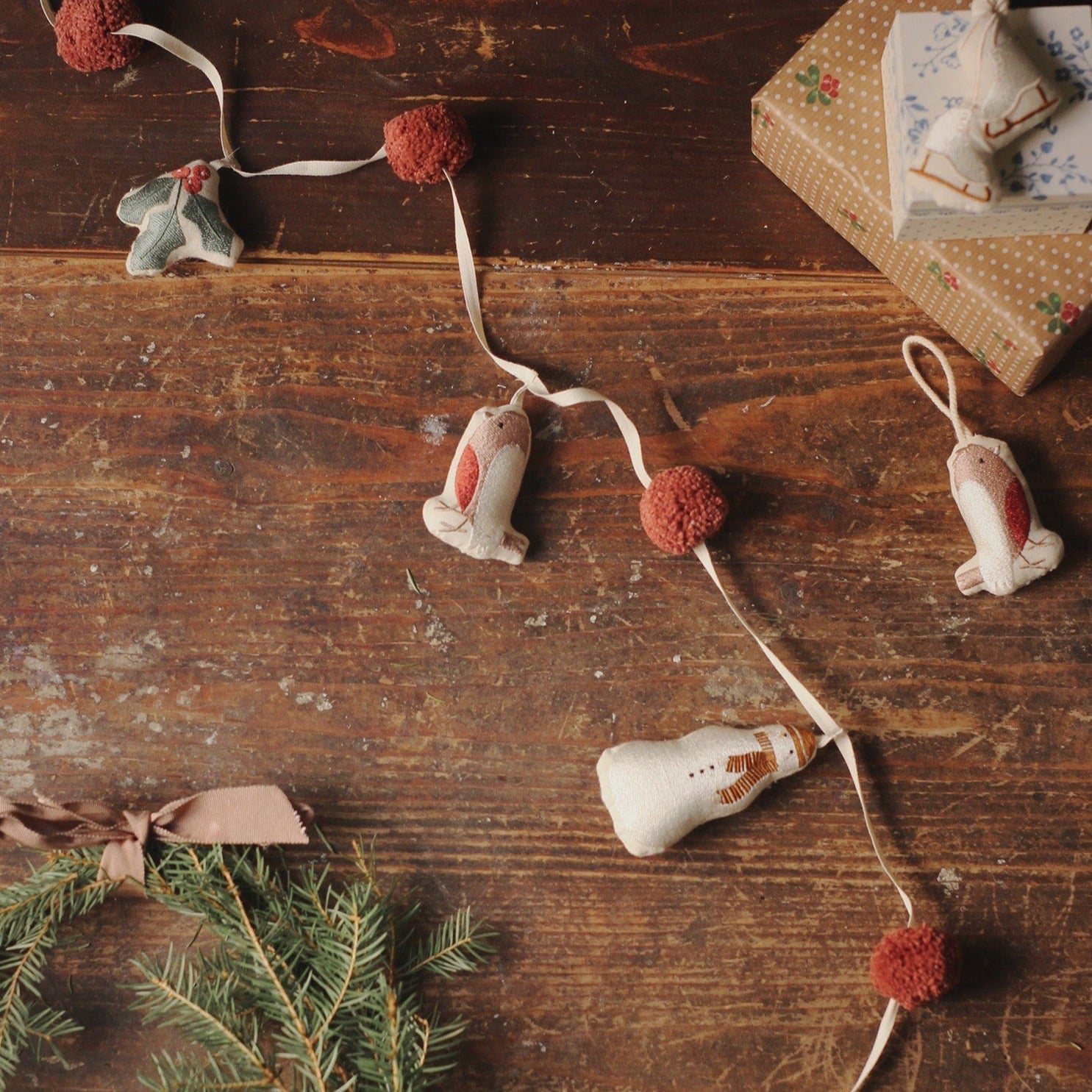 Avery Row Christmas Garland Frosty Friends 3
