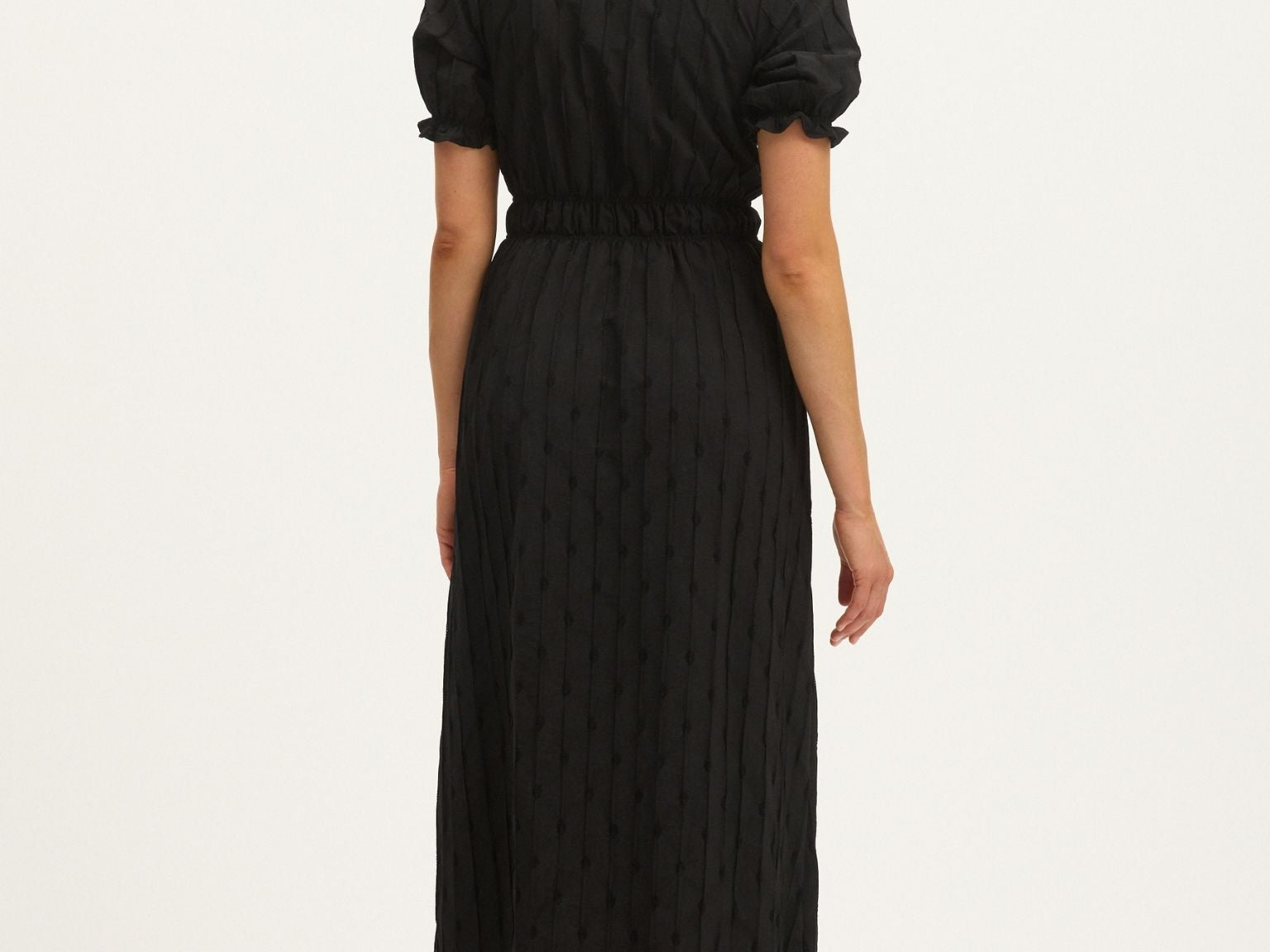 Model wearing Summery Copenhagen Karen Midi Dress in Black – back view
