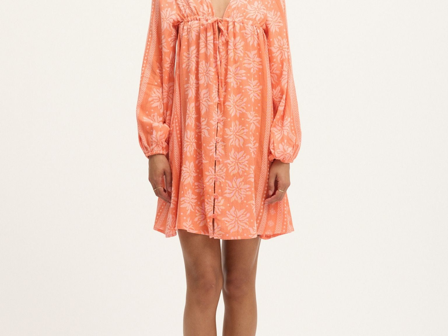 The Deborah Waffle Mini Dress in Camelia by Summery Copenhagen delivers vibrant energy and bump-friendly comfort in one swingy, breathable package.