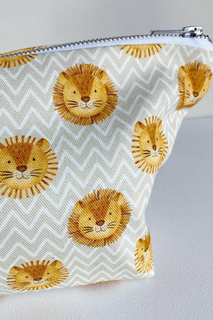 Nappy wallet in Leo lion print, close-up of the printed lion faces and the silver zip pull at the corner